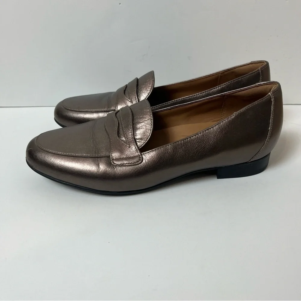 Unstructured by Clarks Pewter Gold Heeled Loafers‎ 9.5